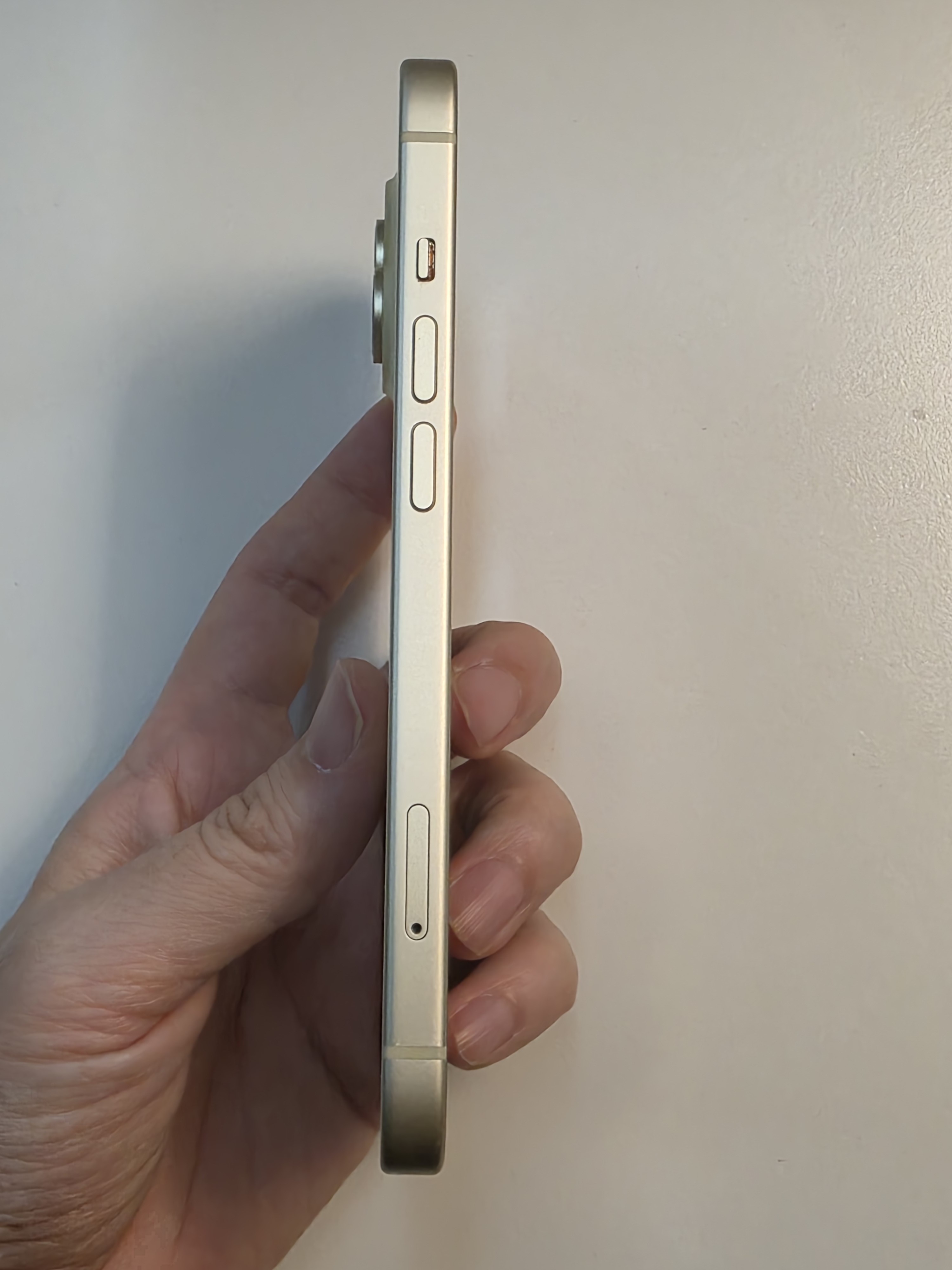 iPhone 15 TE-36