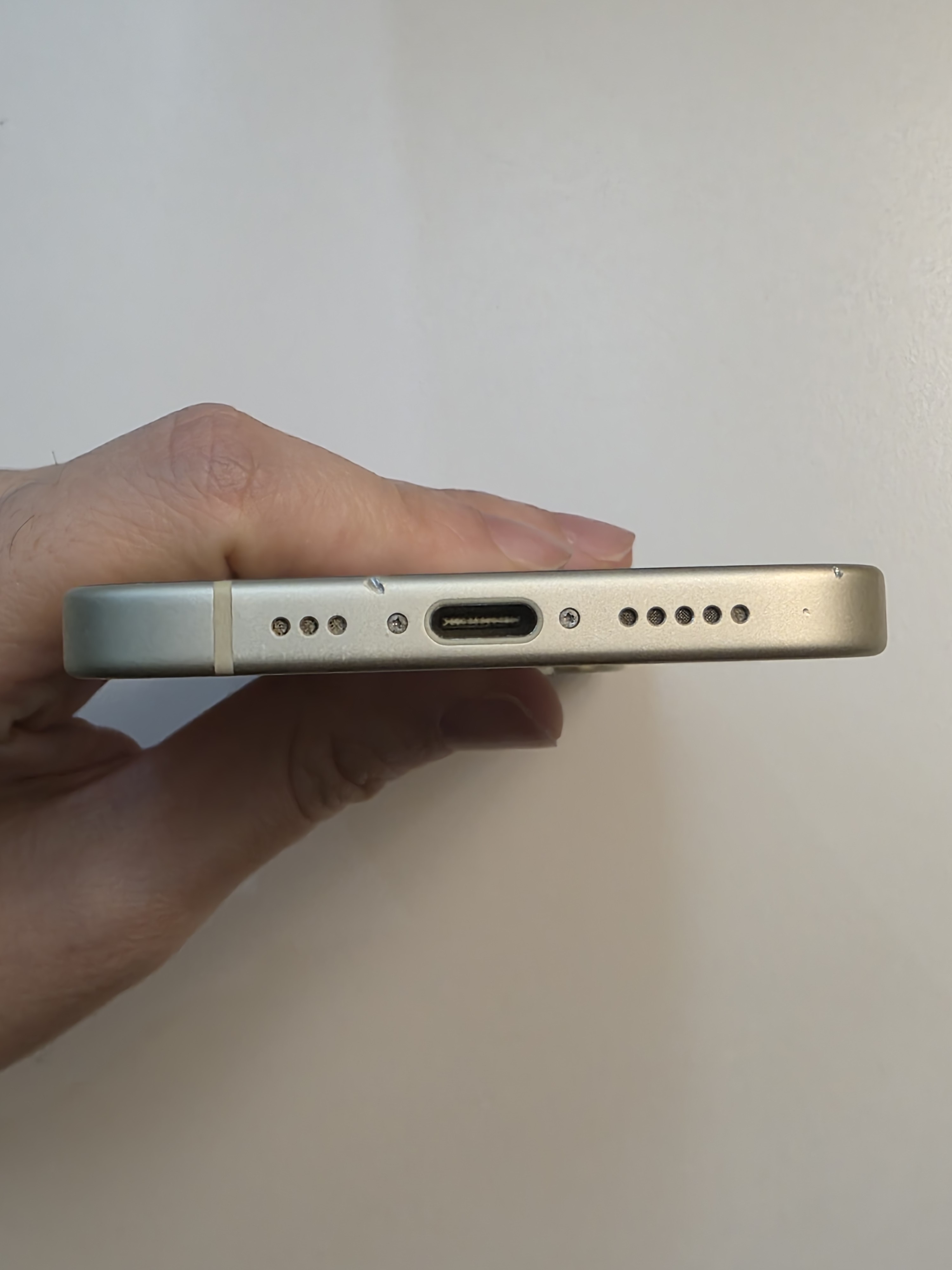 iPhone 15 TE-36